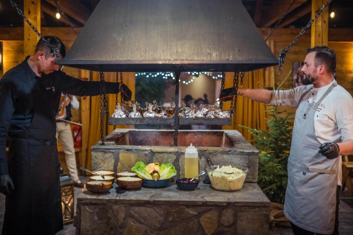 فندق Srebrny Bucznik Wellness & Restaurant ايستينبا المظهر الخارجي الصورة