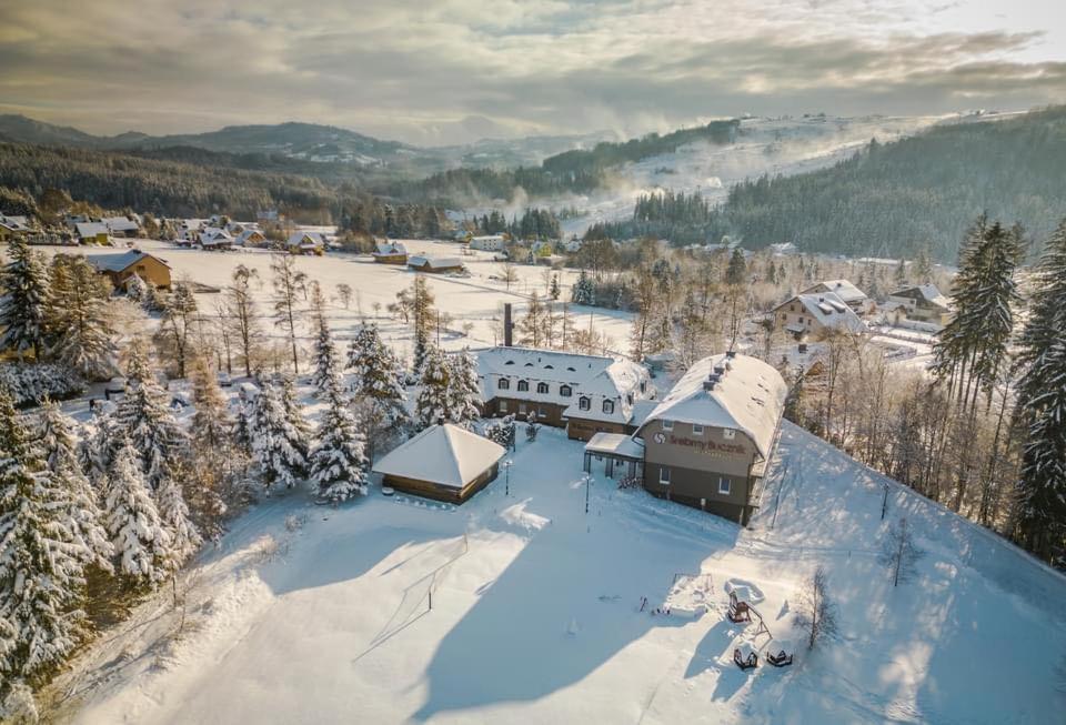 فندق Srebrny Bucznik Wellness & Restaurant ايستينبا المظهر الخارجي الصورة